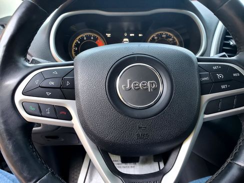 Used 2017 Jeep Cherokee Trailhawk w/ Comfort/Convenience Group image 10