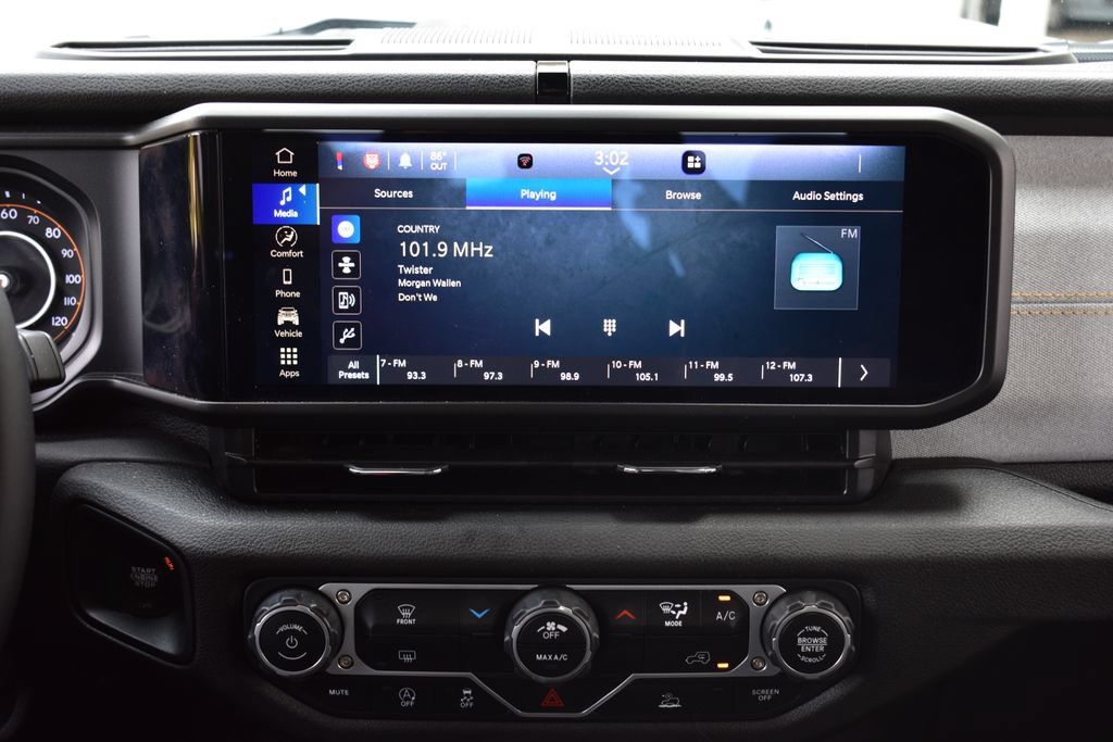 Used 2025 Jeep Gladiator Sport AWD/4WD image 29