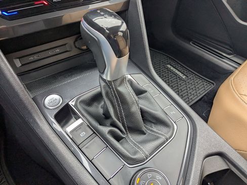 Used 2022 Volkswagen Tiguan SE R-Line image 25