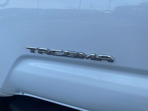 Used 2019 Toyota Tacoma TRD Sport AWD/4WD image 40