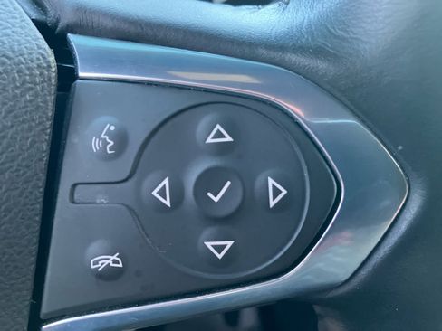 Used 2022 Chevrolet Traverse LT FWD image 18
