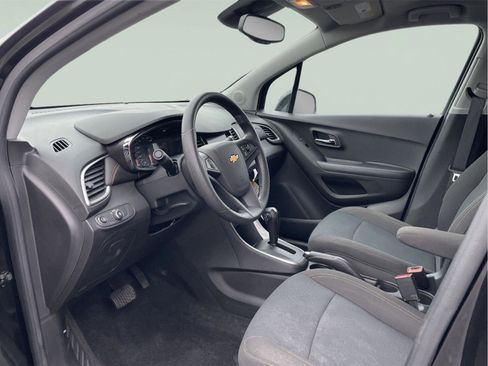 Used 2020 Chevrolet Trax LS w/ Tint and Cruise Package AWD/4WD image 11