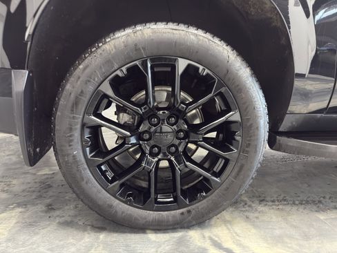 Used 2024 GMC Yukon XL Denali image 36