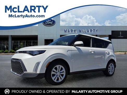 Used 2023 Kia Soul LX FWD image 1