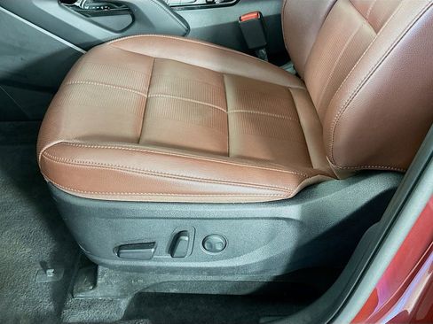 Certified 2024 Kia Telluride EX w/ EX Captain's Chair Package AWD/4WD image 30