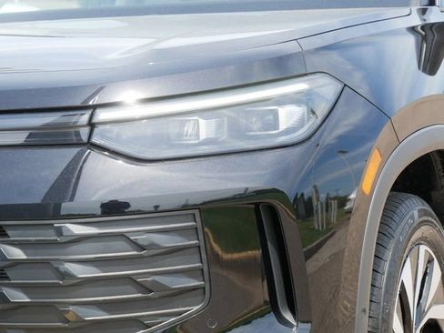 Certified 2025 Volkswagen Tiguan S AWD/4WD image 10
