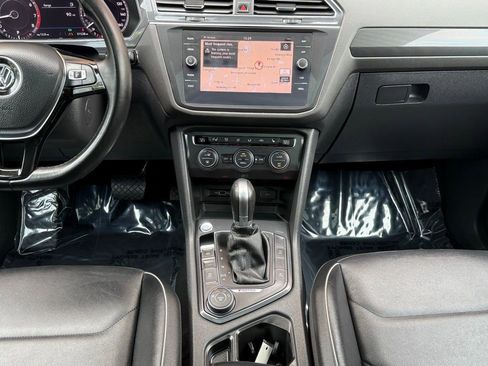 Used 2018 Volkswagen Tiguan SEL Premium image 33