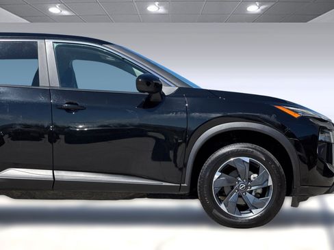Used 2025 Nissan Rogue SV AWD/4WD image 34