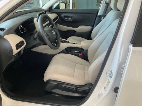 Certified 2025 Honda HR-V LX image 3