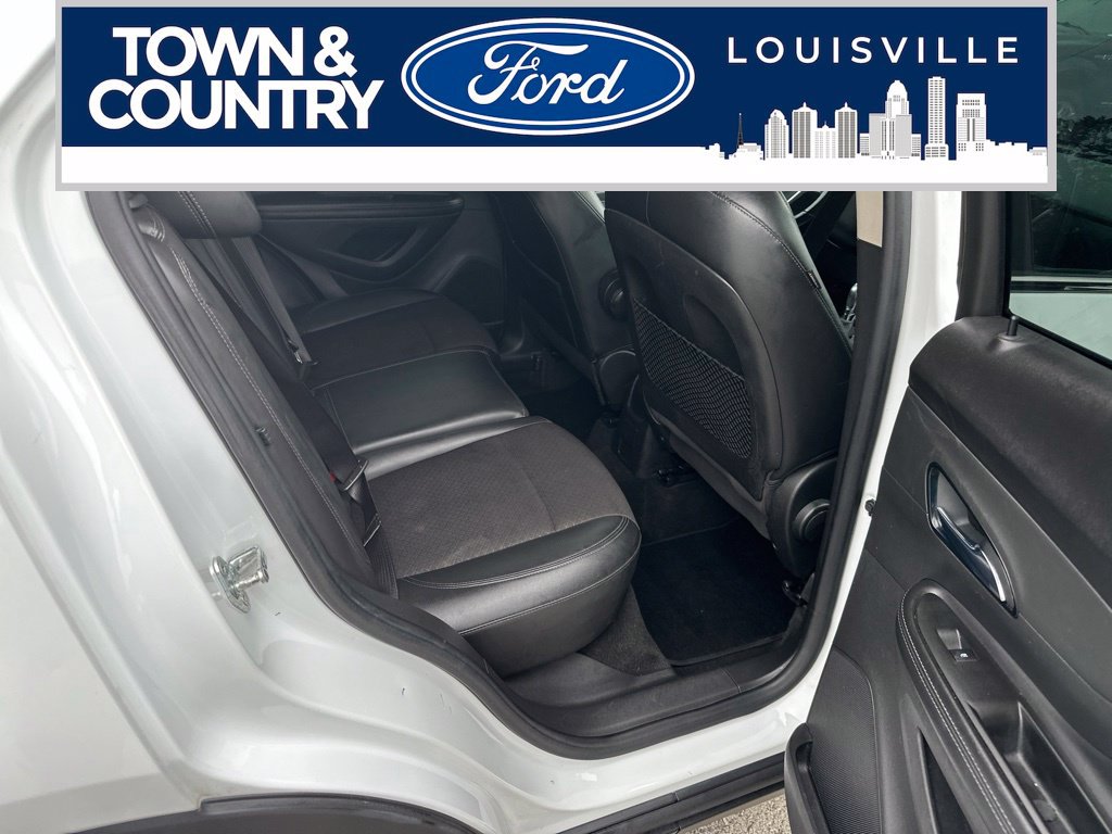Used 2021 Buick Encore Preferred AWD/4WD image 25