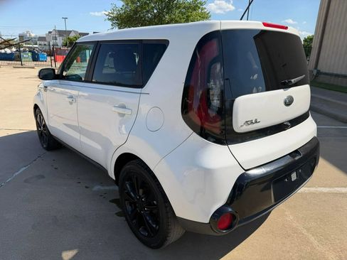 Used 2016 Kia Soul + FWD image 8
