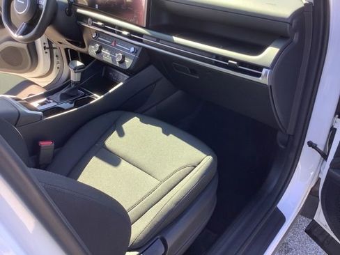 Used 2025 Hyundai Tucson SE image 21