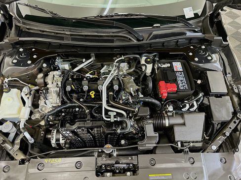 Used 2025 Nissan Altima 2.5 SV FWD image 33