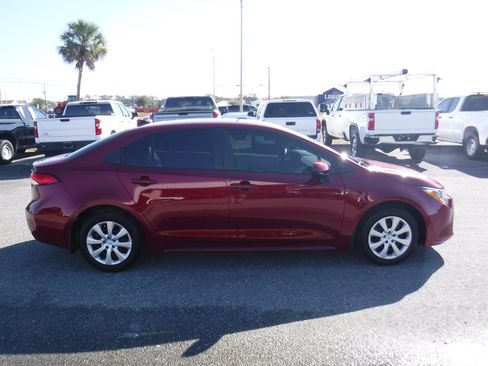 Used 2025 Toyota Corolla LE image 3