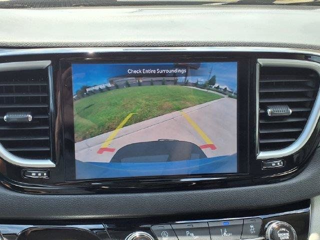 Used 2024 Chrysler Pacifica Touring-L FWD image 37