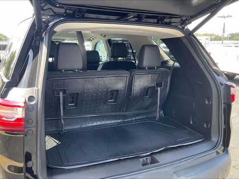 Used 2021 Chevrolet Traverse RS w/ LPO, Floor Liner Package FWD image 4