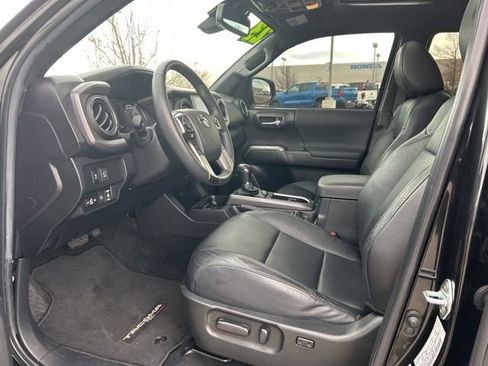Used 2023 Toyota Tacoma TRD Off-Road image 21