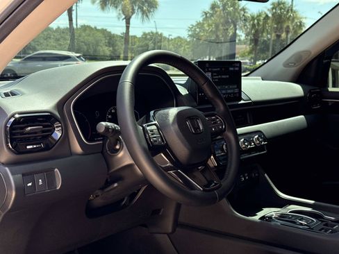 Used 2025 Honda Pilot Touring image 16