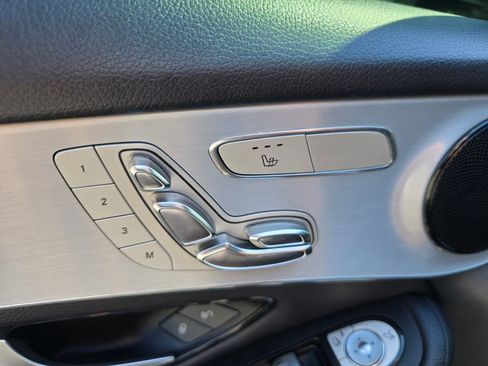 Used 2019 Mercedes-Benz GLC 300 4MATIC image 32