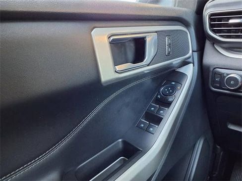 Certified 2022 Ford Explorer XLT w/ Equipment Group 202A image 21