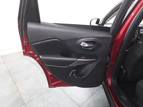 Used 2021 Jeep Cherokee Latitude image 21