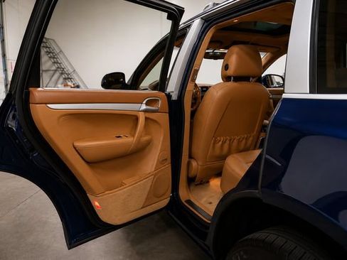 Used 2005 Porsche Cayenne Turbo AWD/4WD image 30