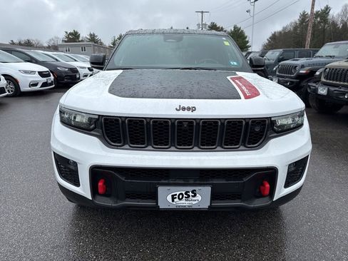 Certified 2022 Jeep Grand Cherokee Trailhawk w/ ADV Protech Group II AWD/4WD image 8