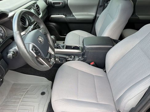 Used 2019 Toyota Tacoma SR5 AWD/4WD image 5