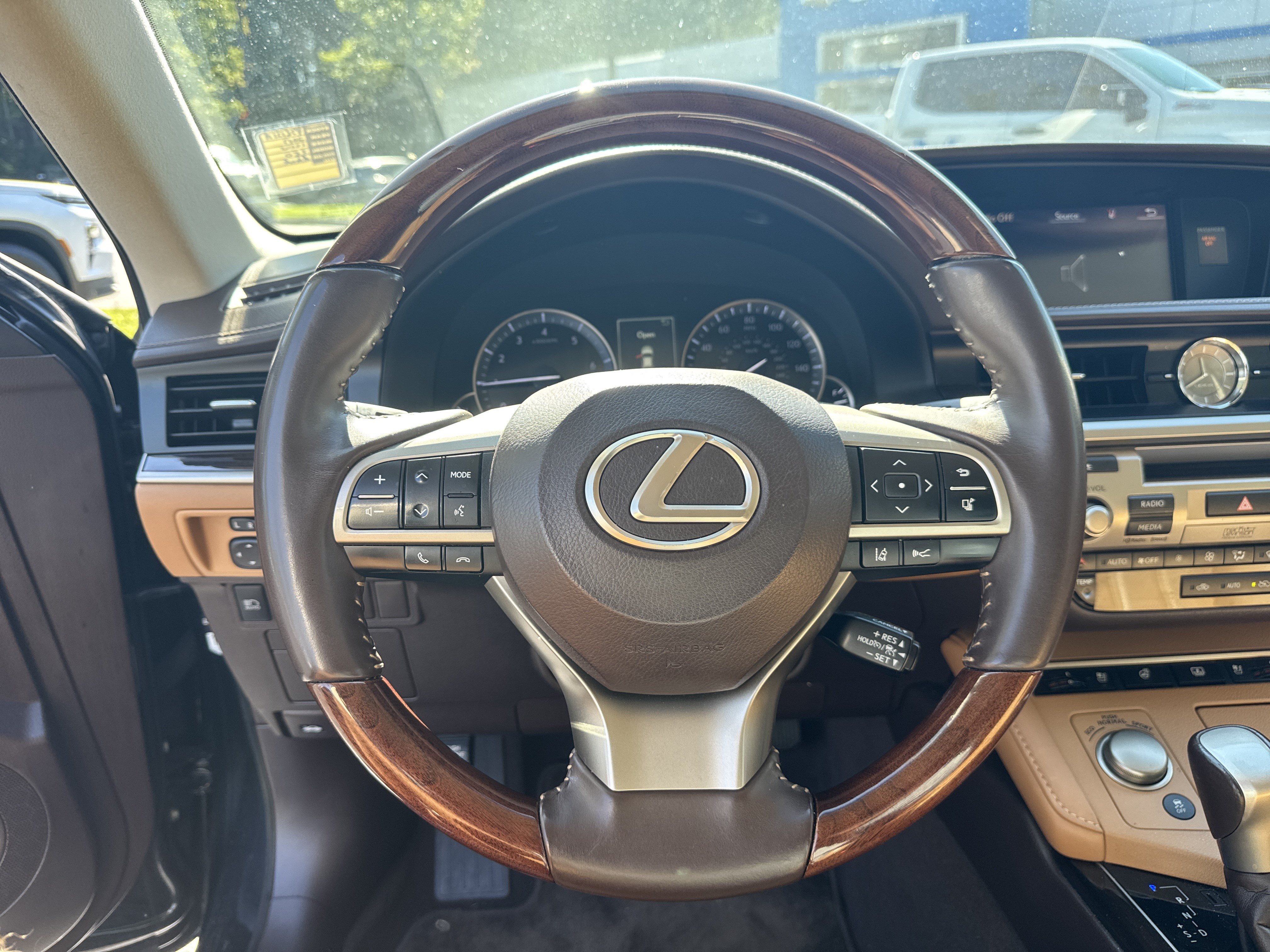 Used 2017 Lexus ES 350 w/ Ultra Luxury Package FWD image 9