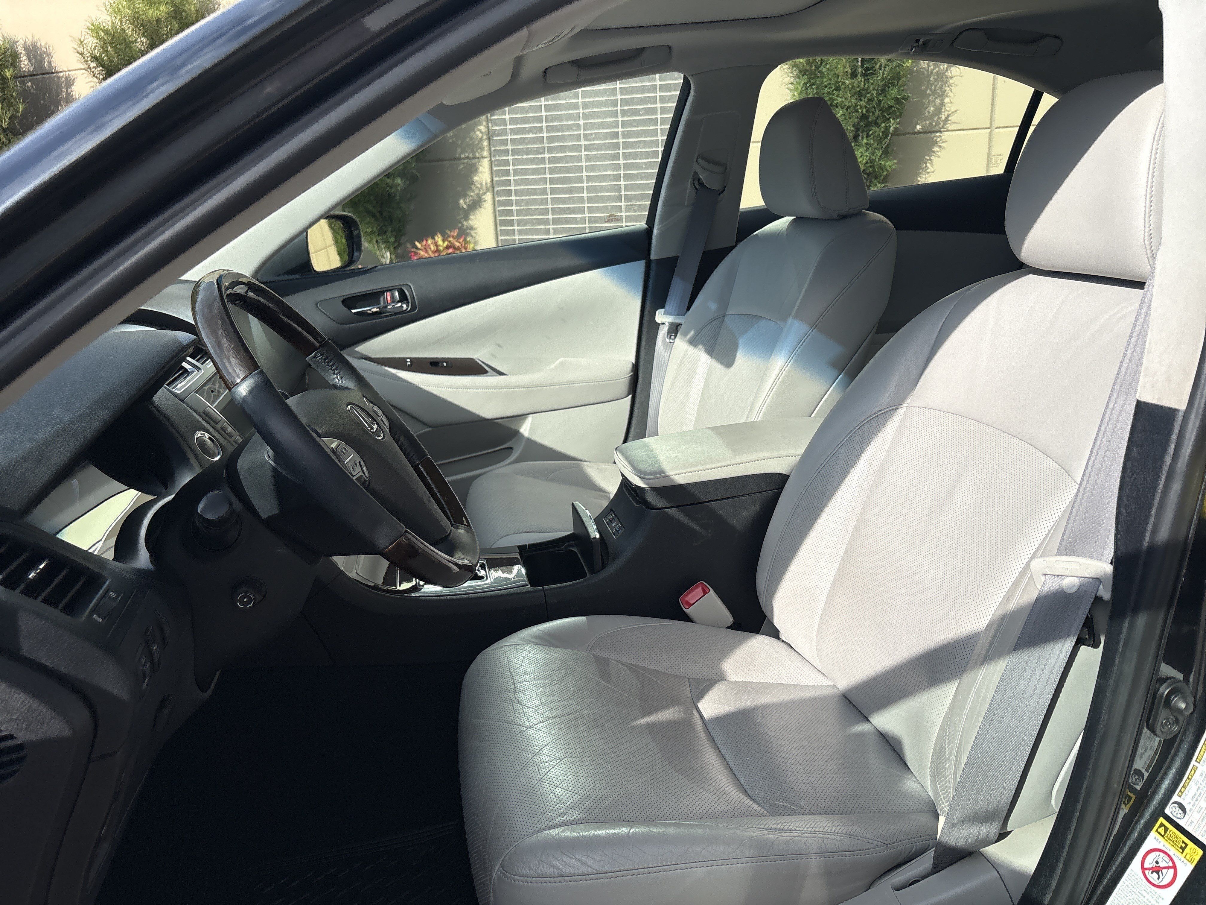 Used 2011 Lexus ES 350 w/ Preferred Accessory Package FWD image 16