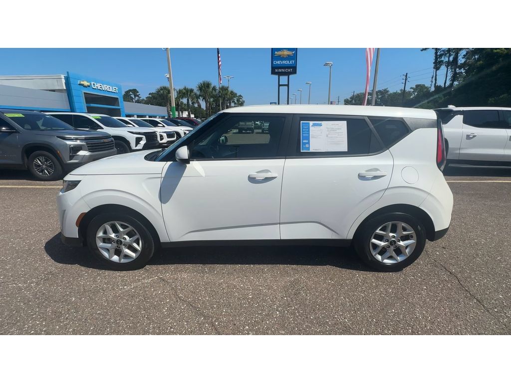 Used 2024 Kia Soul LX w/ Option Group 015 FWD image 5