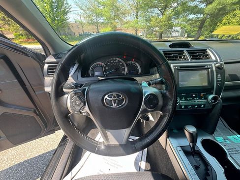 Used 2014 Toyota Camry SE FWD image 14
