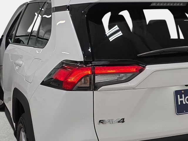 Certified 2025 Toyota RAV4 LE AWD/4WD image 30