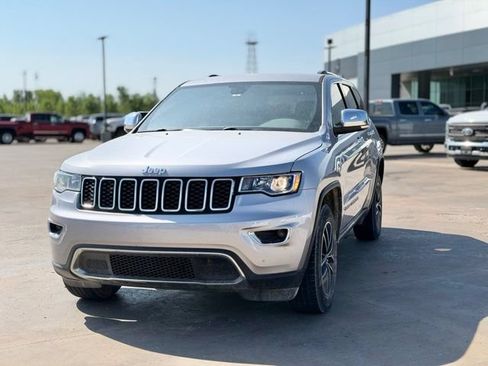 Used 2019 Jeep Grand Cherokee Limited AWD/4WD image 2