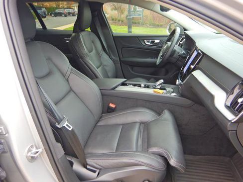 Used 2025 Volvo V60 B5 Cross Country Ultra w/ Climate Package image 17