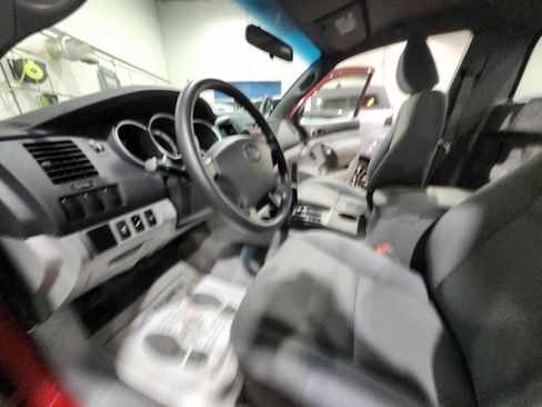 Used 2011 Toyota Tacoma 4x4 Regular Cab image 16
