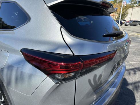 Used 2023 Toyota Highlander XLE image 9