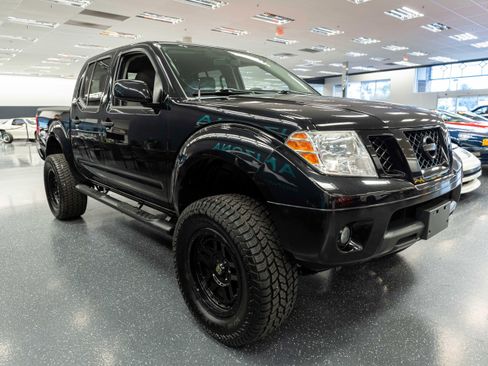 Used 2020 Nissan Frontier SV w/ Midnight Edition Floor Mats RWD image 3