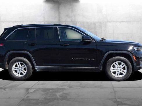 Used 2024 Jeep Grand Cherokee Laredo AWD/4WD image 5