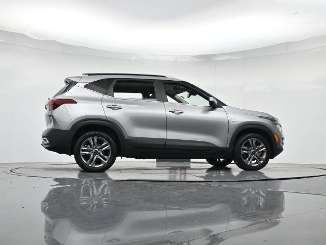 Used 2021 Kia Seltos S AWD/4WD image 32
