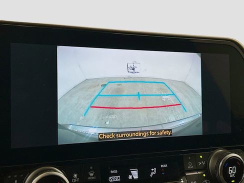 Used 2023 Toyota Highlander XLE FWD image 11