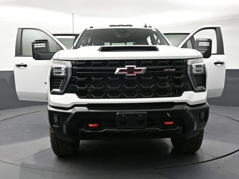 Used 2024 Chevrolet Silverado 2500 ZR2 w/ Technology Package AWD/4WD image 36
