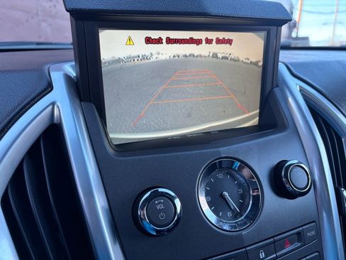 Used 2010 Cadillac SRX Luxury image 24