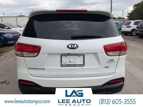 Used 2018 Kia Sorento AWD image 4