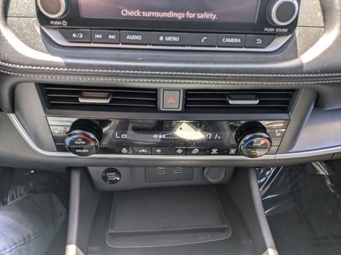 Used 2024 Nissan Rogue SV w/ SV Premium Package AWD/4WD image 29