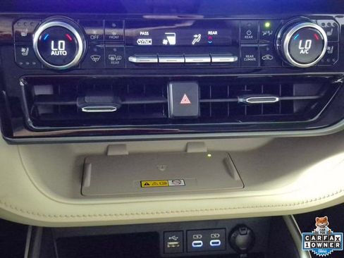 Used 2024 Toyota Highlander Limited image 19