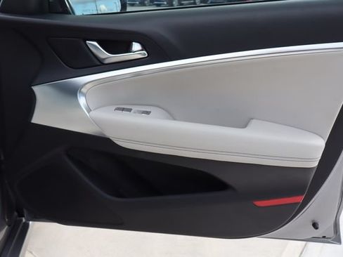 Used 2025 Genesis G70 2.5T RWD image 27