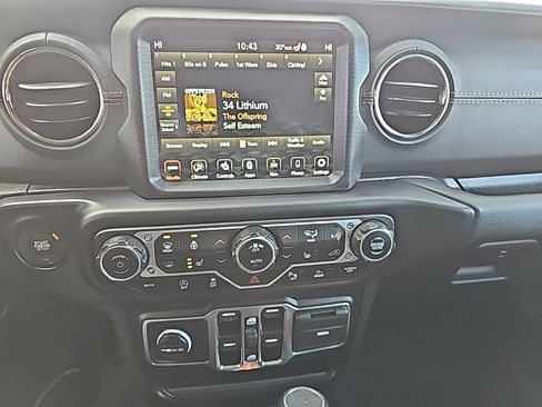 Certified 2023 Jeep Gladiator Overland image 26