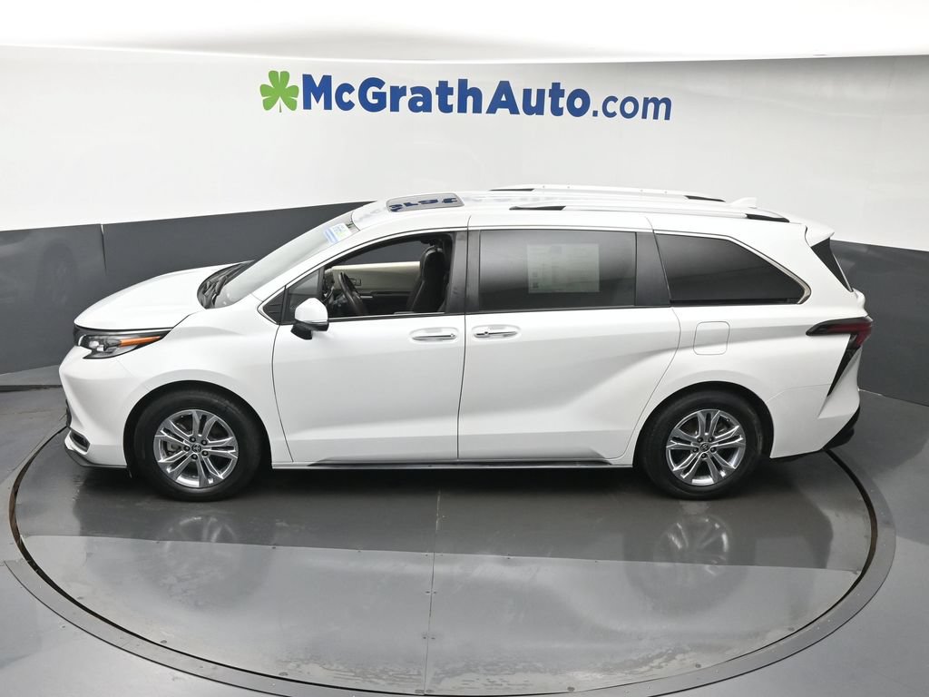 Used 2022 Toyota Sienna Platinum AWD/4WD image 26
