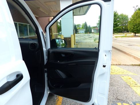 Used 2022 Mercedes-Benz Metris image 40